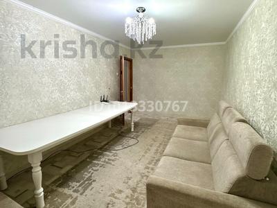 2-бөлмелі пәтер · 54 м² · 1/5 қабат, 11 ш/а. — 9 школа, бағасы: 19 млн ₸ в Актобе, мкр 11