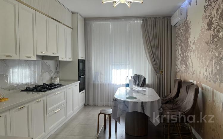 4-комнатная квартира · 130 м² · 4/9 этаж, мкр Нурсат 78, 79 за 500 000 ₸ в Шымкенте, Каратауский р-н — фото 2