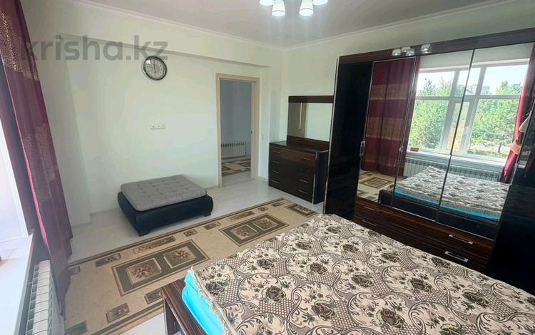 Часть дома · 3 комнаты · 120 м² · 3 сот., мкр Пригородный 16 за 101 млн ₸ в Астане, Есильский р-н — фото 2