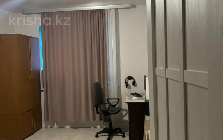 2-комнатная квартира · 63 м² · 1/5 этаж, мкр. Алтын орда 42 за 23.5 млн 〒 в Актобе — фото 2