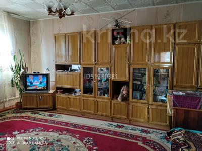 Отдельный дом • 4 комнаты • 90.5 м² • 10 сот., улица Азербаева 15 за 8 млн 〒 в Жанатасе