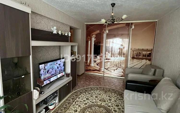 1-комнатная квартира, 30 м², 3 этаж посуточно, Виноградова за 7 000 〒 в Усть-Каменогорске — фото 2