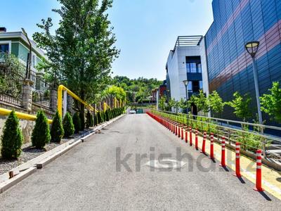 4-бөлмелі пәтер · 340 м² · 1/3 қабат, мкр Горный Гигант, улица 4-ая 2, бағасы: 225 млн ₸ в Алматы, Медеуский р-н