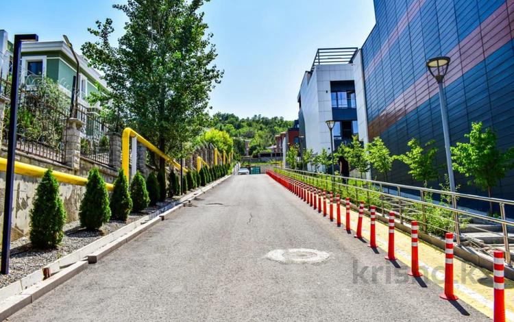 4-бөлмелі пәтер · 340 м² · 1/3 қабат, мкр Горный Гигант, улица 4-ая 2, бағасы: 225 млн ₸ в Алматы, Медеуский р-н — фото 2