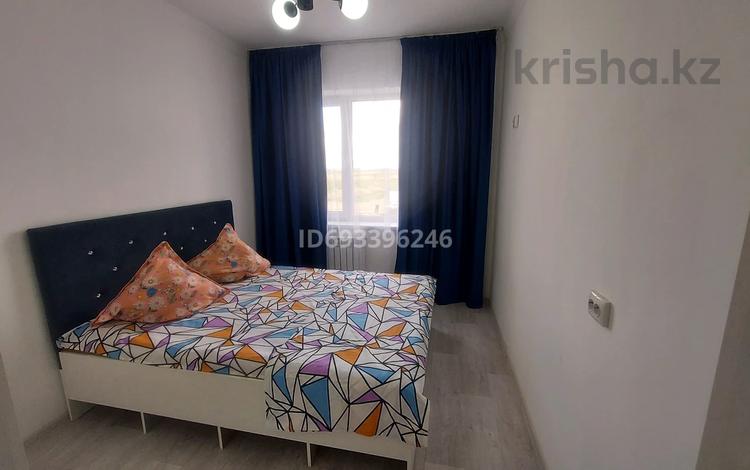 3-комнатная квартира, 65 м², 3/7 этаж посуточно, 9 мкр за 15 000 〒 в Туркестане — фото 2