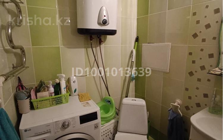 3-бөлмелі пәтер · 50 м² · 4/5 қабат, Камзина 18 — Угол Суворова-Камзина, бағасы: 20 млн ₸ в Павлодаре — фото 16