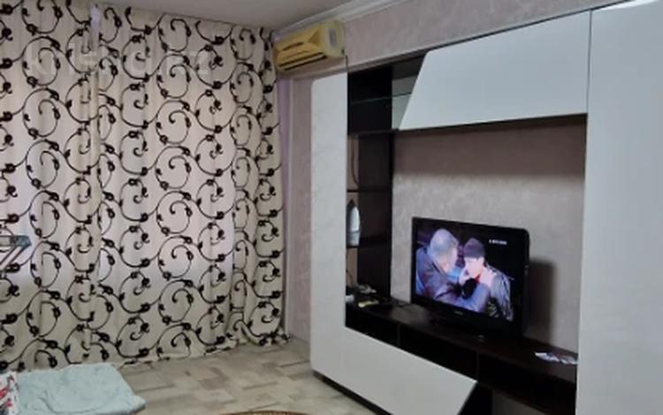 1-комнатная квартира · 45 м² · 1/5 этаж, Авангард ул Владимирского 100 за 9 000 ₸ в Атырау — фото 3