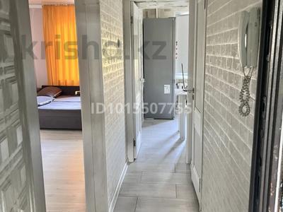 2-комнатная квартира · 50 м² · 4/5 этаж, мкр Аксай-2 46 за 250 000 ₸ в Алматы, Ауэзовский р-н