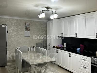 Отдельный дом · 4 комнаты · 112.8 м² · 6 сот., Мясоедова — Центральная улица, рядом жд больница, школа, садик, магазин, астановка. за 25 млн ₸ в Актобе, мкр Москва