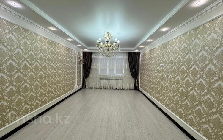3-комнатная квартира · 108 м² · 5/5 этаж, проспект Тауелсиздик за 38.5 млн ₸ в Актобе — фото 2