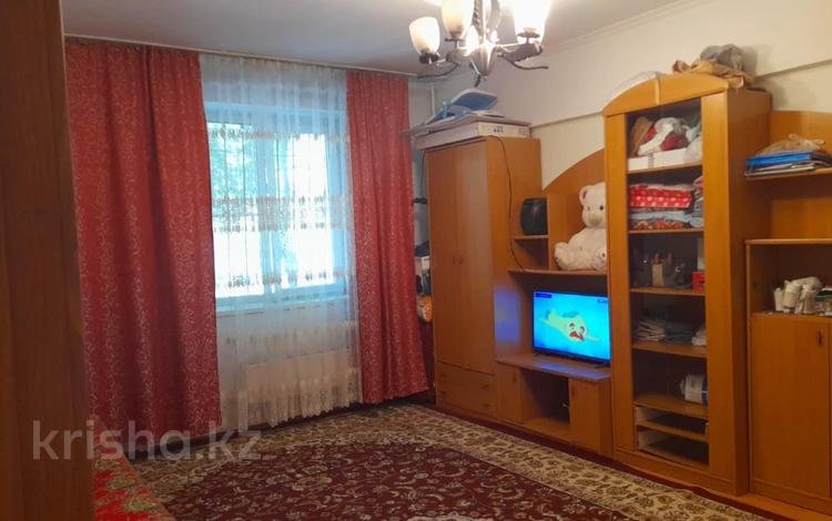 1-комнатная квартира, 35 м², 1/5 этаж, мкр Жулдыз-2