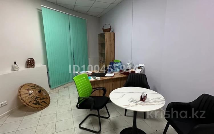 Офисы, кабинеты и рабочие места · 35 м² за 165 000 ₸ в Алматы, Алмалинский р-н — фото 2