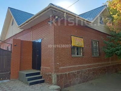 Жеке үй · 5 бөлме · 220 м², Абулхайр хан — Между университетом и 23 школой, бағасы: 350 000 ₸ в 