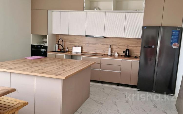 Отдельный дом · 5 комнат · 300 м² · 10 сот., Карибжанова 92 за 65 млн 〒 в Петропавловске — фото 2