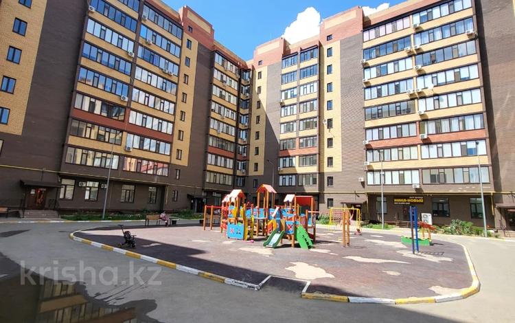 3-бөлмелі пәтер · 112 м² · 8/9 қабат, Абая 244 — 2 база, 8 школа, бағасы: 52 млн ₸ в Уральске — фото 14