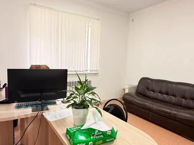 Свободное назначение, офисы, медцентры и аптеки, образование · 580.8 м² за 1.5 млн ₸ в Уральске