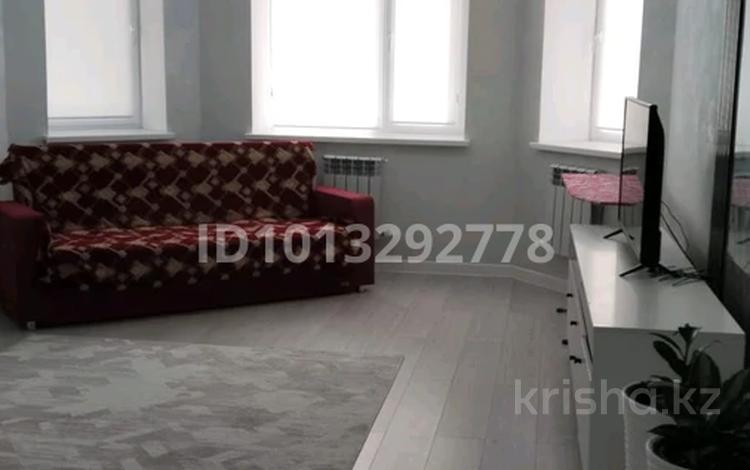 1-комнатная квартира · 60 м² · 2/5 этаж, мкр. Алтын орда, Тауелсиздик 12а за 130 000 ₸ в Актобе — фото 3