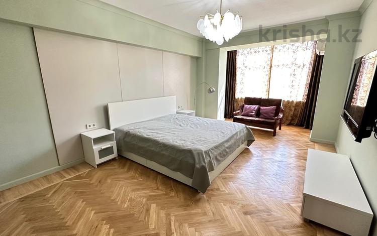 4-бөлмелі пәтер · 135 м² · 2/7 қабат, Абылай хана 74, бағасы: 850 000 ₸ в Алматы, Алмалинский р-н — фото 8