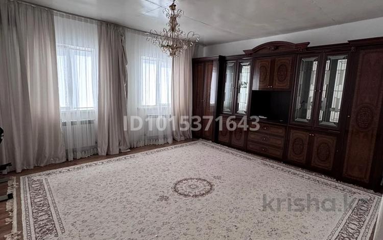 Отдельный дом · 3 комнаты · 120 м² · 8 сот., Толеген Айбергенов 17 за 150 000 ₸ в Атырау — фото 2