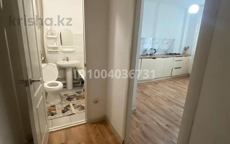 1-комнатная квартира · 60 м² · 1/5 этаж, мкр Нурсая 112 за 10 000 ₸ в Атырау — фото 3