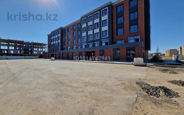 2-бөлмелі пәтер · 84.6 м² · 2/5 қабат, Алтын орда ш/а. 228/7 — Г.Жубанова-Тауелсиздик, бағасы: 34.6 млн ₸ в Актобе, мкр. Алтын орда — фото 2