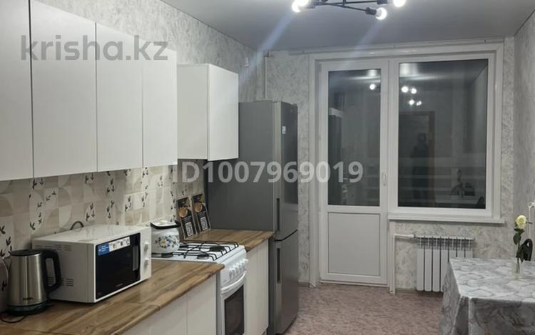 3-бөлмелі пәтер · 85 м² · 2/5 қабат, Микрорайон Береке, Микрорайон Береке 2, бағасы: 300 000 ₸ в Костанае — фото 2