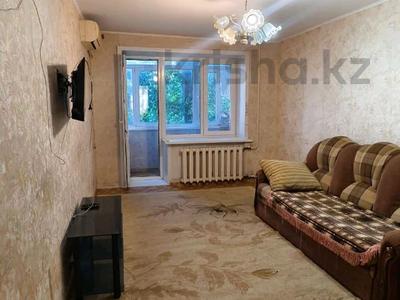 3-комнатная квартира · 63 м² · 2/5 этаж, Жукова 12 за 140 000 ₸ в Уральске