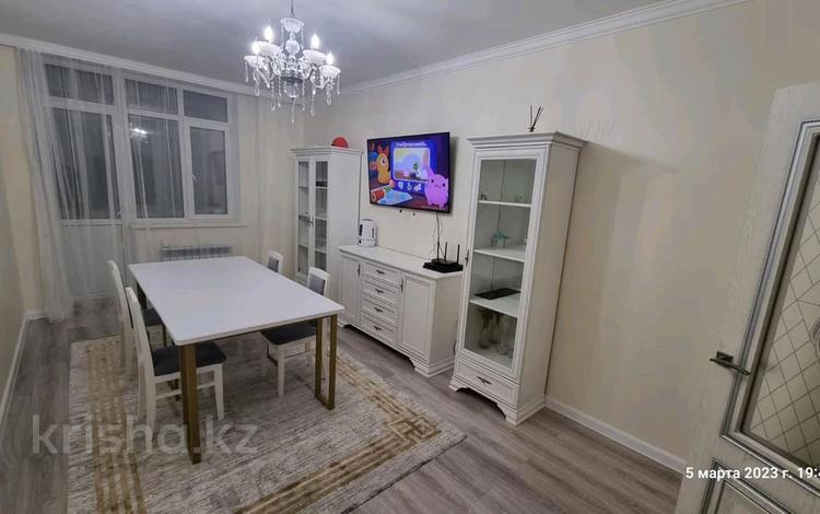 3-комнатная квартира, 86 м², 5/9 этаж помесячно, Бухар жырау 36 за 300 000 〒 в Астане, Есильский р-н — фото 2