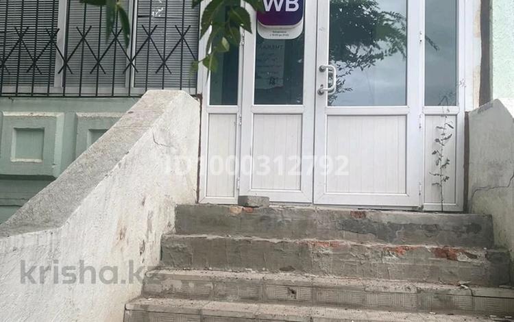 4-бөлмелі пәтер · 71.9 м² · 1/9 қабат, 4 мк. р-он 43 40 43, бағасы: 160 000 ₸ в Аксае — фото 2