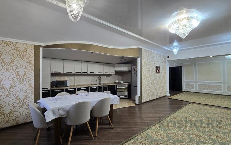 4-комнатная квартира · 200.6 м² · 4/4 этаж, пр. Санкибай Батыра за 31 млн ₸ в Актобе — фото 24