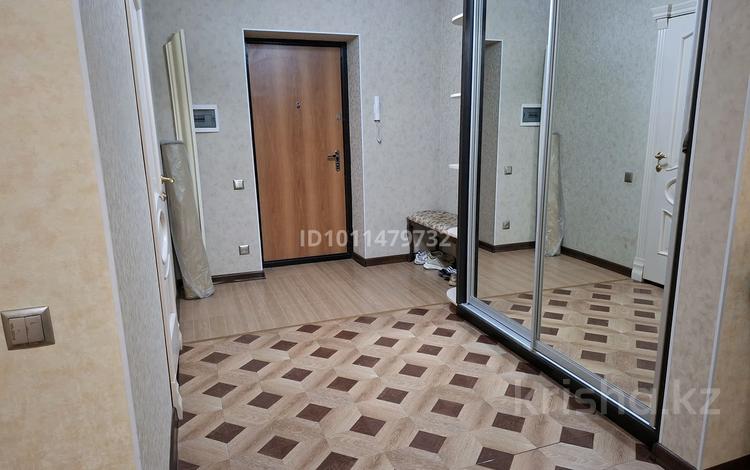 2-бөлмелі пәтер · 97.7 м² · 1/8 қабат, мкр. Алтын орда, проспект Санкибай батыра 72К корпус 1 — застройщик Альтаир, находится рядом с Дару и сзади Сулпак, бағасы: 40 млн ₸ в Актобе — фото 2