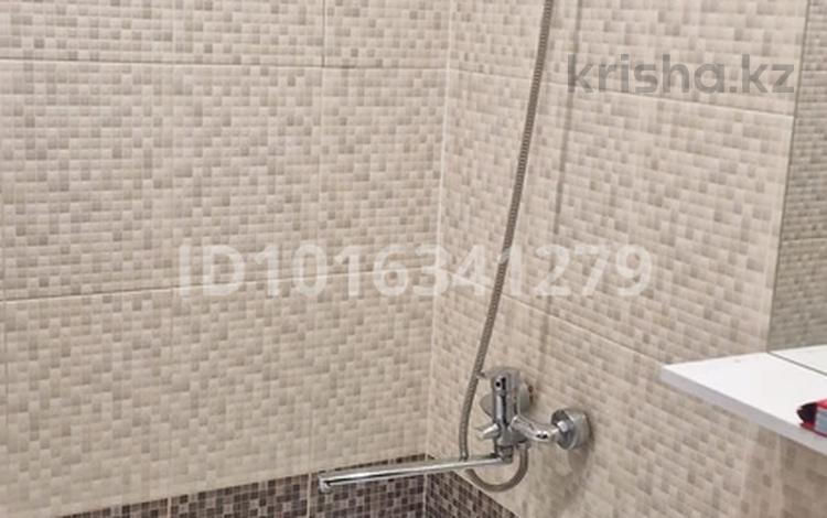 3-комнатная квартира · 70 м² · 5/5 этаж, Ауэзова 79а за 110 000 ₸ в Аксу — фото 2