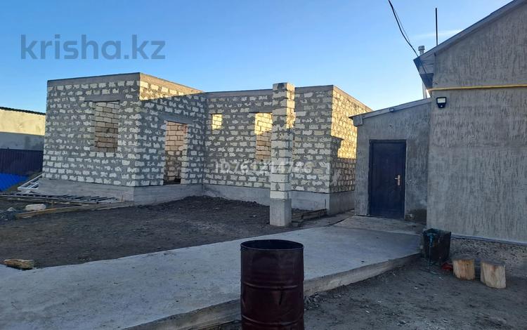 Отдельный дом · 2 комнаты · 12.6 м² · 8 сот., мкр Балауса, Еркинкала 14 коше 47 47 — Магазин Данара за 25 млн 〒 в Атырау — фото 2