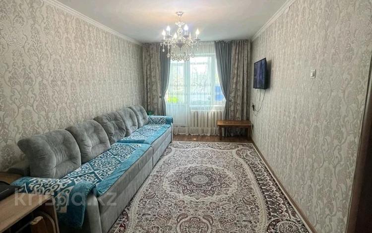 3-комнатная квартира, 60 м², 2/5 этаж, Самал за 18 млн 〒 в Талдыкоргане, мкр Самал — фото 2