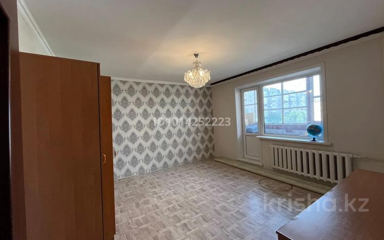 3-комнатная квартира · 64 м² · 5/10 этаж, мкр Юго-Восток, Таттимбета 3 — школа лицей 101, супермаркет норма за 27.5 млн ₸ в Караганде, Казыбек би р-н — фото 2