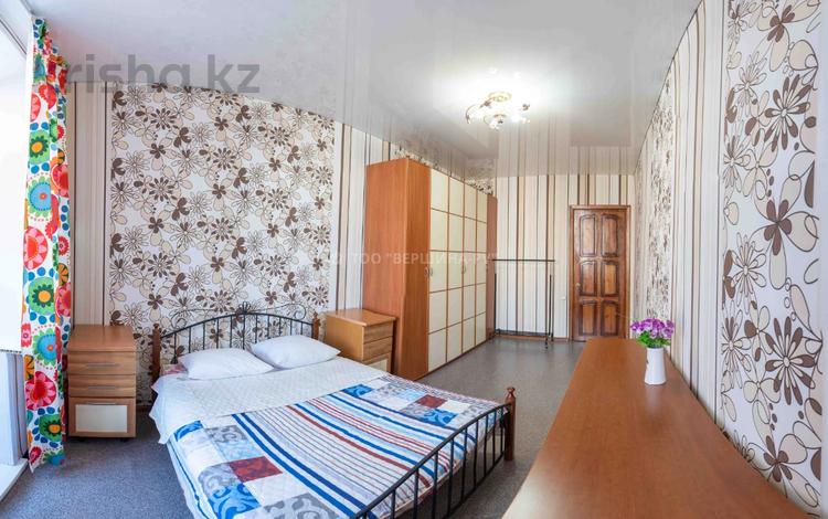 2-комнатная квартира, 65 м², 3 этаж посуточно, Торайгырова 77 за 13 000 〒 в Павлодаре — фото 11