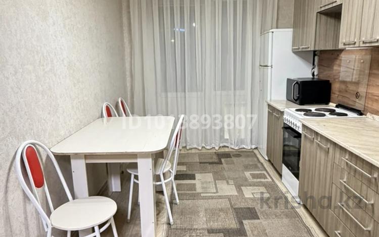 1-бөлмелі пәтер · 40 м² · 2/9 қабат, Б. Момышулы, бағасы: 200 000 ₸ в Алматы, Алатауский р-н — фото 2