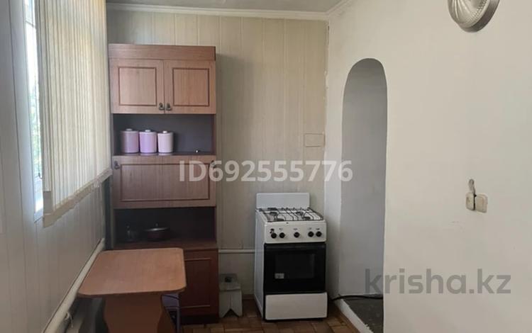 2-бөлмелі пәтер, 55 м², 2/3 қабат, АльФараби 83 — Уалиханова, бағасы: 13 млн 〒 в Кентау — фото 2