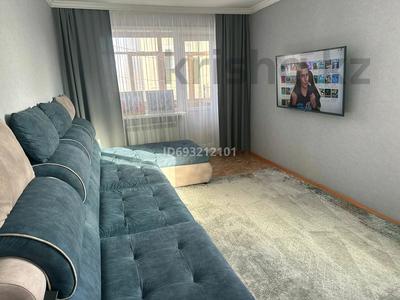 3-комнатная квартира, 63 м², 3/5 этаж, 16 микрорайон 15 за 16 млн 〒 в Караганде, Алихана Бокейханова р-н