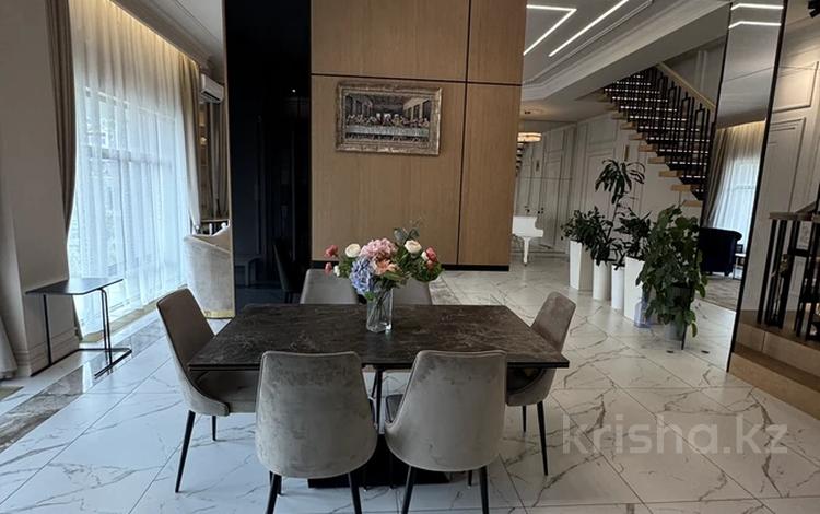 7-комнатная квартира · 600 м² · 6/7 этаж, мкр Горный Гигант, Жамакаева 254/2 — Аль Фараби за 2.5 млн ₸ в Алматы, Медеуский р-н — фото 2