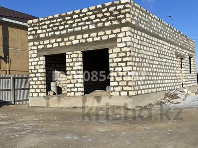 Отдельный дом · 3 комнаты · 90 м² · 8.3 сот., мкр Аксай-2, 27 14 — Остановка школ за 9.5 млн 〒 в Атырау