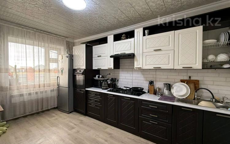Отдельный дом · 4 комнаты · 240 м² · 10 сот., Сатпаев за 42 млн ₸ в Караоткеле — фото 2