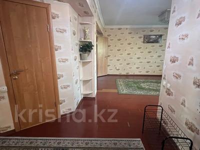 2-бөлмелі пәтер · 80 м² · 4/4 қабат, Кабанбай батыра 57/61, бағасы: 150 000 〒 в Талдыкоргане