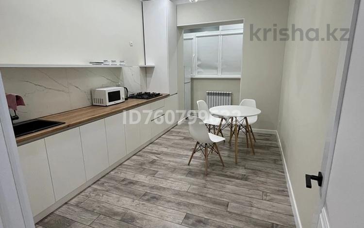 1-комнатная квартира · 44 м² · 2/7 этаж, 19-й мкр 23/2 за 15 000 ₸ в Актау — фото 2