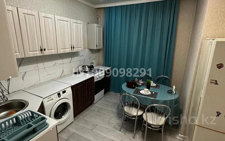 1-комнатная квартира · 45 м² · 1/9 этаж, мкр. Алтын орда 13 за 180 000 ₸ в Актобе — фото 2