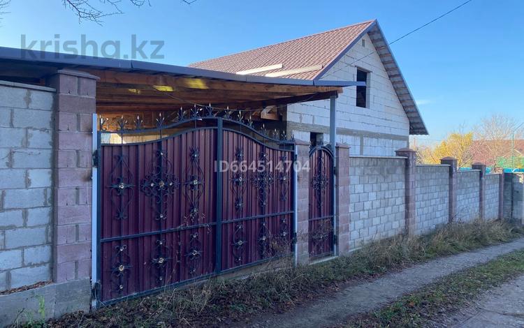 Дача · 4 комнаты · 100 м² · 6 сот., Центральная за 19.9 млн ₸ в Алматы — фото 39