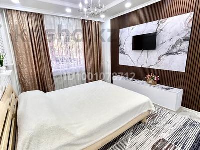 Аренда квартир посуточно в Жамбылской обл.: 2-комнатная квартира · 50 м² · 1/5 этаж, Ул. Байзак батыра — Желтоксан за 15 000 〒 2-комнатная квартира · 50 м² · 1/5 этаж, Ул. Байзак батыра — Желтоксан за 15 000 〒 в Таразе