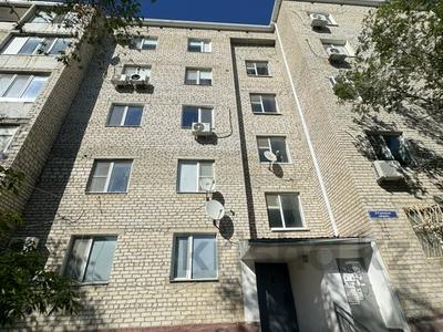 3-комнатная квартира, 80 м², 1/5 этаж помесячно, Гумарова 90 за 200 000 〒 в Атырау, мкр Авангард-4