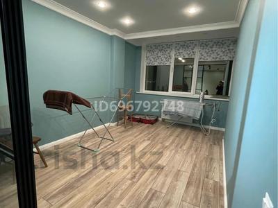 2-бөлмелі пәтер · 80 м² · 3/9 қабат, Айтеке би 30а — 5 поликлиника, бағасы: 300 000 ₸ в Атырау