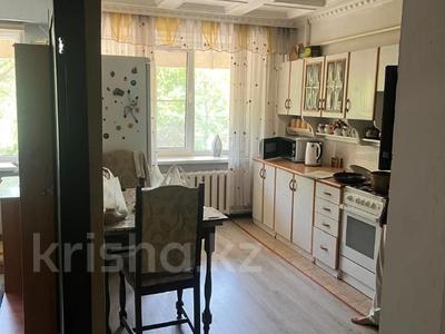 Пәтерлер в Алматы: 3-бөлмелі пәтер · 64 м² · 2/9 қабат, мкр Самал-1 6, бағасы: 60 млн 〒 3-бөлмелі пәтер · 64 м² · 2/9 қабат, мкр Самал-1 6, бағасы: 60 млн 〒 в Алматы, Медеуский р-н
